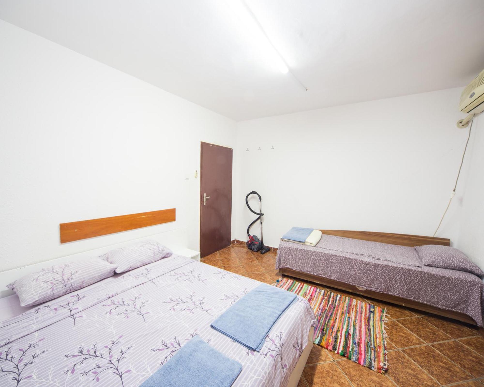 Ferienwohnung Center - Basic Flat - 10 Min To The Beach Burgas City Exterior foto
